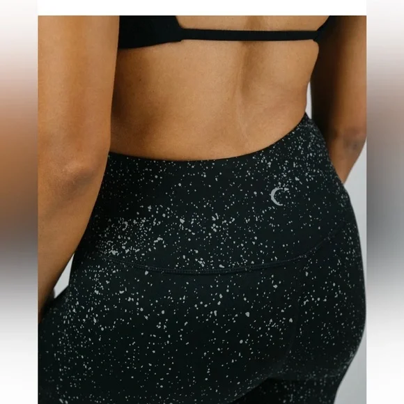 Zyia Black Reflective Light n Tight Hi-rise 24" Leggings Sz 8-10 - Picture 6 of 10